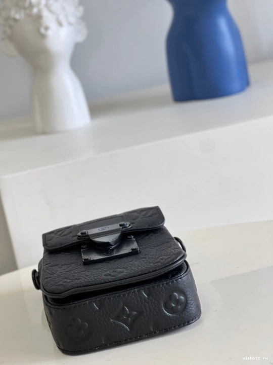 WIS VUITTON WALLET WEARABLE S-LOCK LOUIS VERTICAL 1022